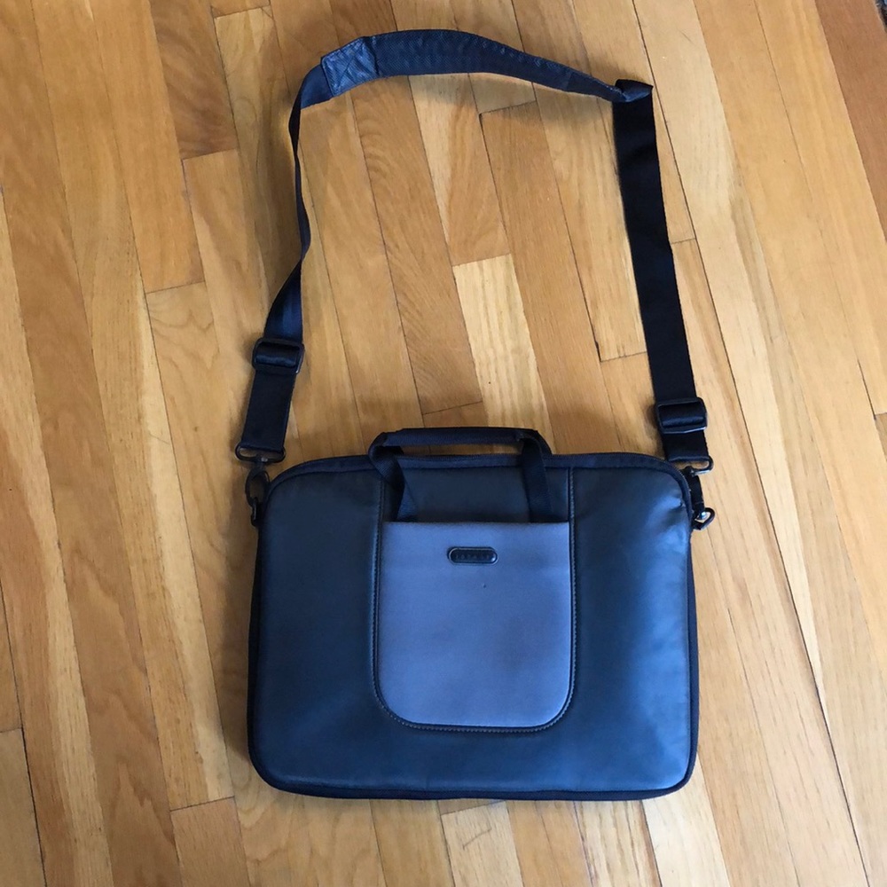 Incase laptop bag - Picture 4 of 4